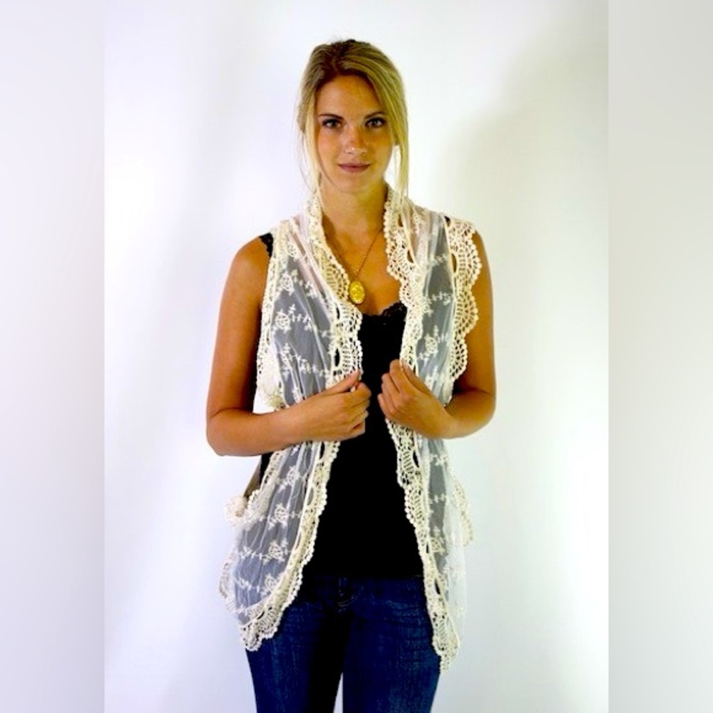 Mystree lace trim vest size M/L